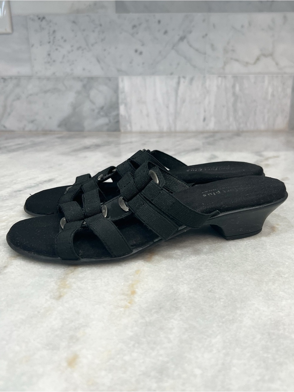 Comfort Plus by Predictions Black Strappy Slide Low Wedge Sandal Size 5